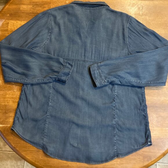 Maurices Long Sleeved Button Down Blue Chambray shirt for Women Size 1 EUC! - Picture 2 of 6